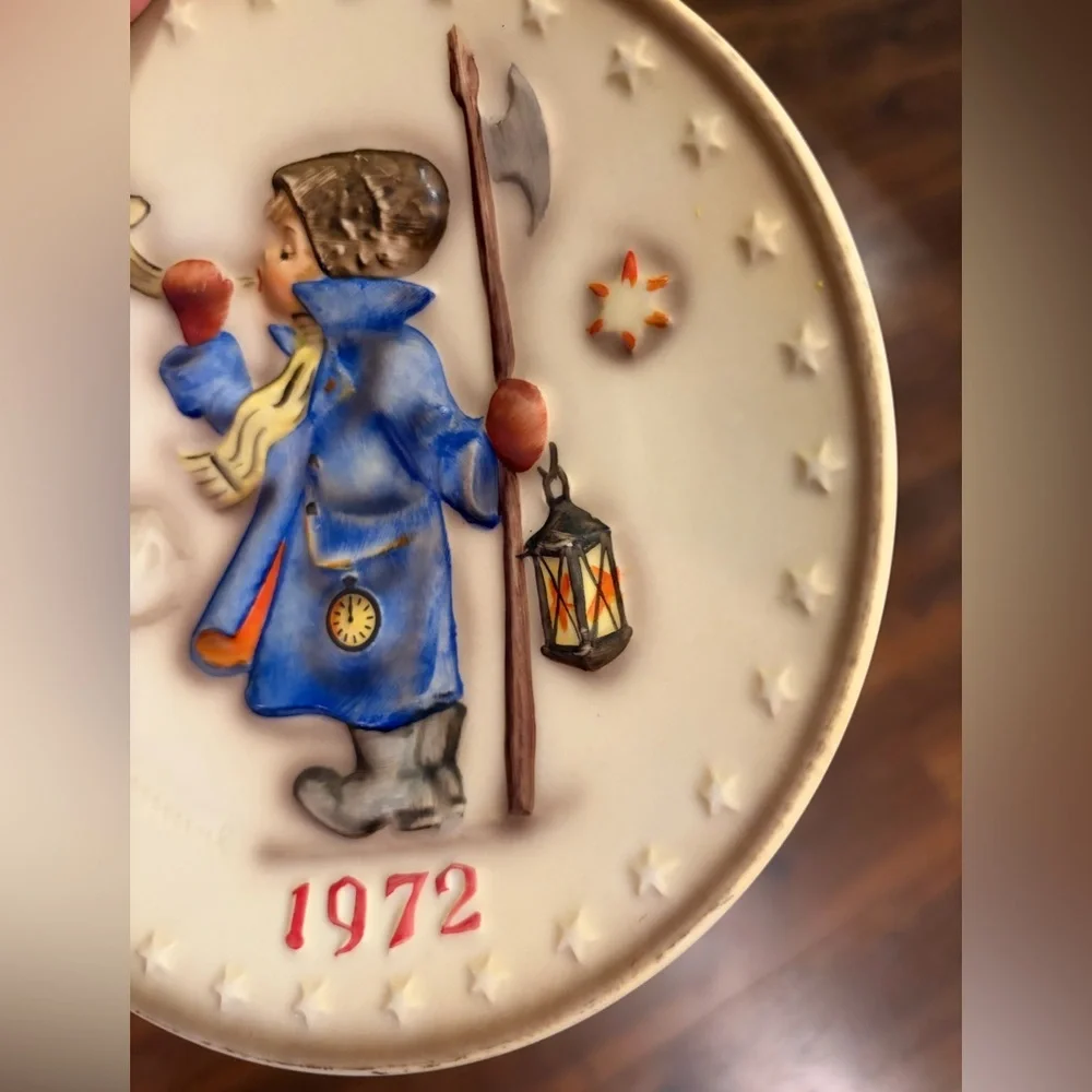 Goebel M.J. Hummel 2nd Annual Plate 1972 -#265 "Hear Ye, Hear Ye” - Picture 8 of 8